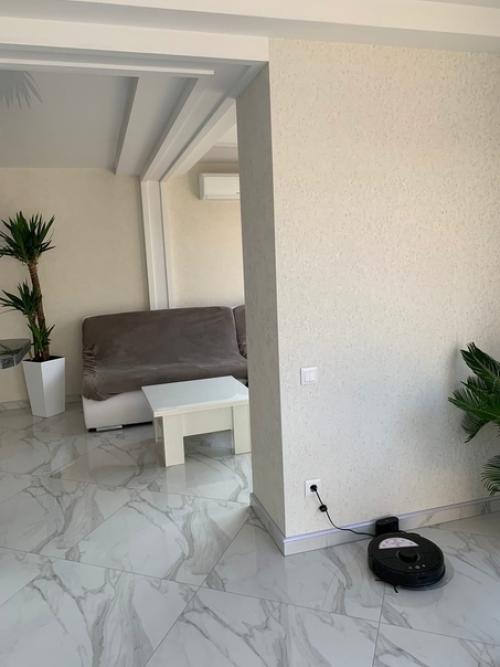 Белый пол в интерьере считают одним из самых опрометчивых решений. 01