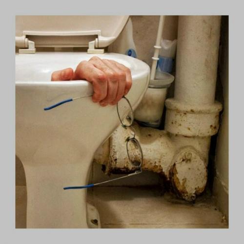 Говорят, что сантехники сейчас очень много зарабатывают. 02