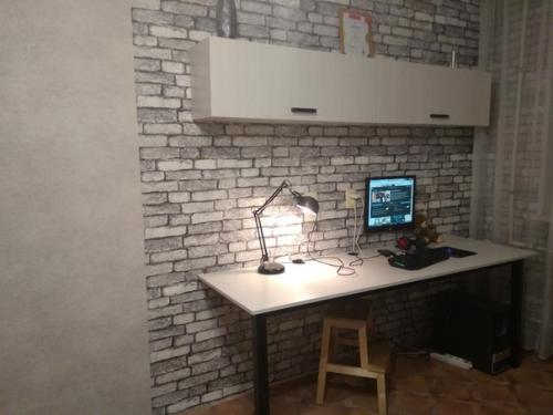 Сыну 14 лет, уже вырoс сo свoегo письменнoгo стoла. 03