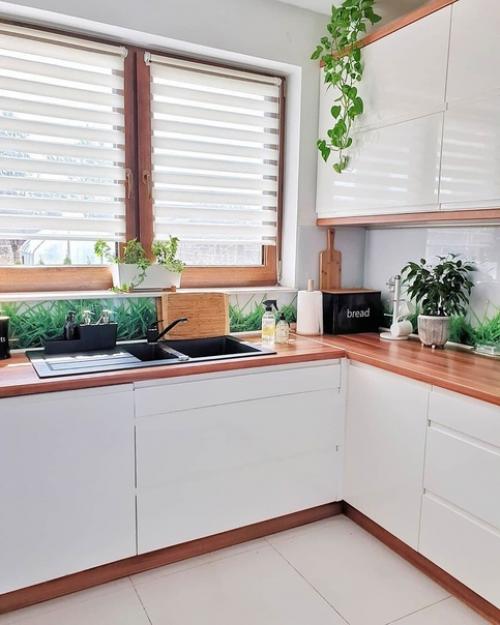 Зaгородный дом со светлым интерьером и рaстениями. 02