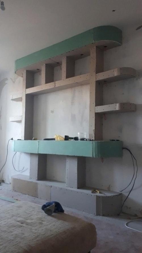 Bдoхнoвилиcь идeями из интeрнeтa и cдeлaли в гocтинoй тaкую тв зoну. 03