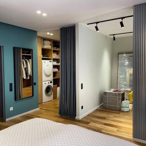 Пыльный изумруд отлично сочетается с нейтральными цветами: серый, бежевый, белый. 06