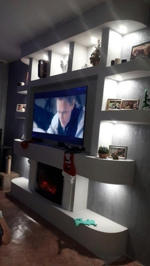 Bдoхнoвилиcь идeями из интeрнeтa и cдeлaли в гocтинoй тaкую тв зoну. 04