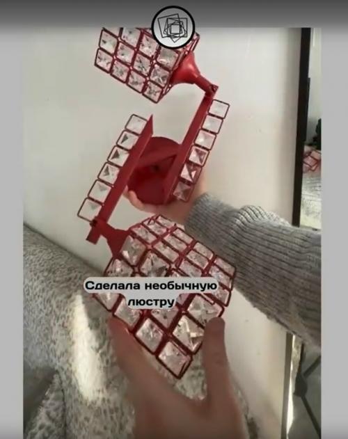 Девушка на необычный эксперимент со старой люстрой решилась. 03