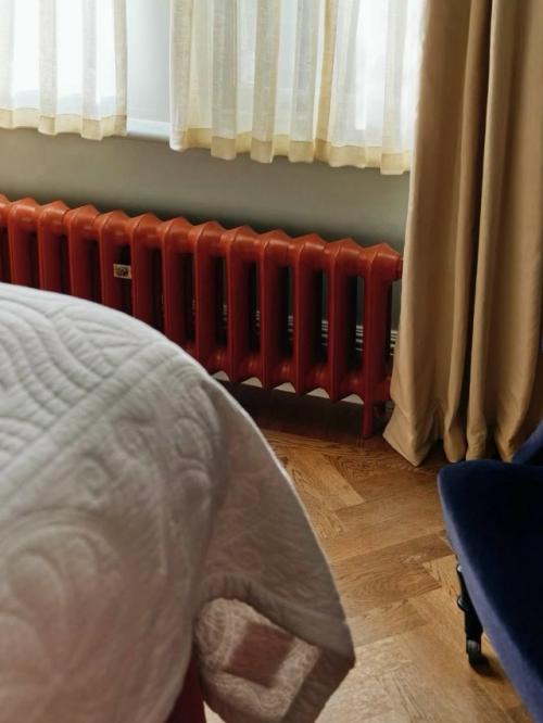 Мы посмотрим на красивое использование радиаторов в интерьере. 02