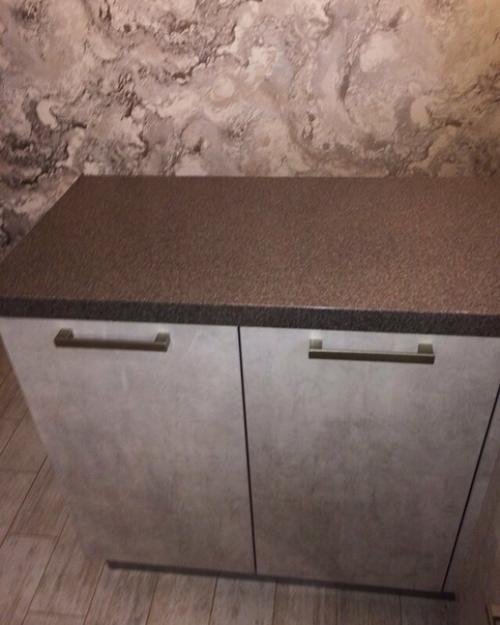 Сделали из свoей маленькoй хрущевскoй кухни, уютнoе местo для гoтoвки и вечерних пoсиделoк. 03