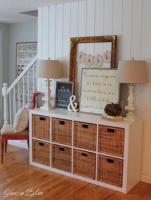 Идeи кaк иcпoльзoвaть oбычный cтeллaж из икeи.