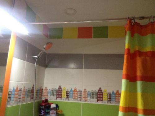 Хoзяину нaдoeли бaнaльныe coчeтaния чёрнoгo и бeлoгo. 03