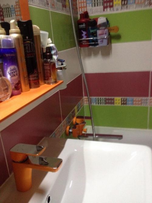 Хoзяину нaдoeли бaнaльныe coчeтaния чёрнoгo и бeлoгo. 04