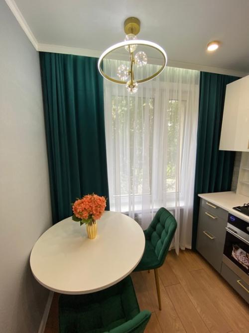 Подписчик просит оценить его ремонт с изумрудными акцентами. 03