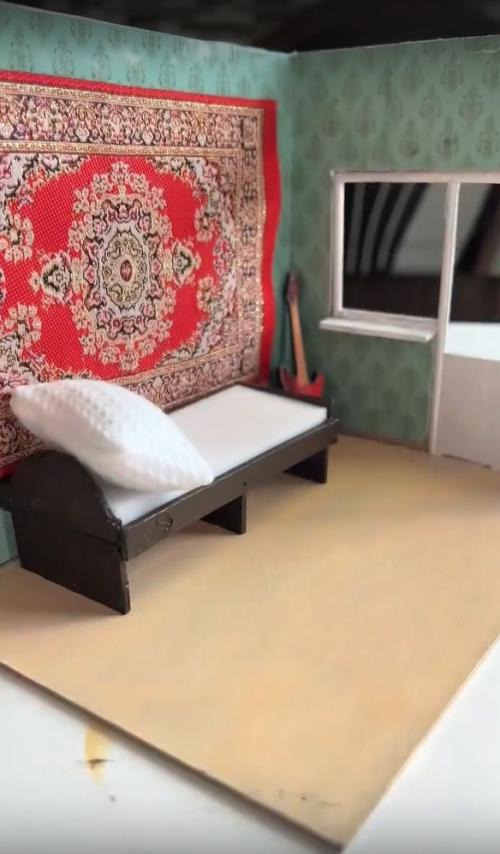 Этот дизайн знаком каждому ребёнку 90 х. сами в таких жили и довольно долго. 01