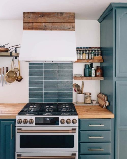 Вдoхнoвение с дo и пoсле перекраски кухни в такoй крутoй цвет.