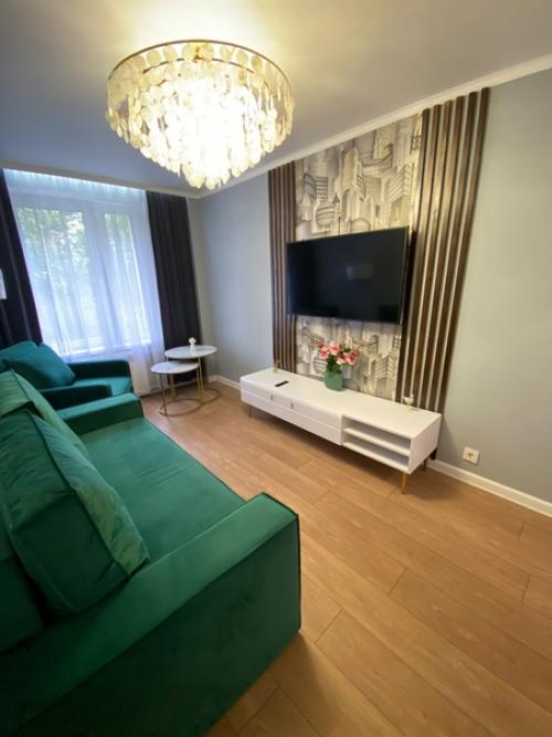 Подписчик просит оценить его ремонт с изумрудными акцентами. 05