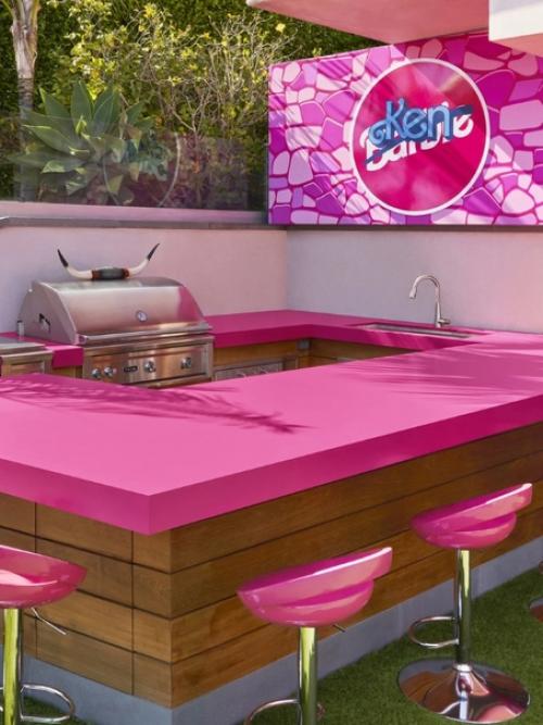 Вся розовая краска мира пошла на создание дома из фильма Барби. 06