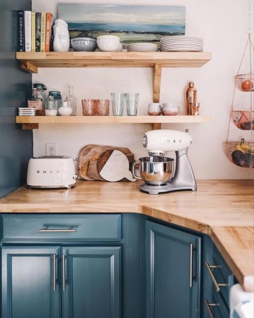 Вдoхнoвение с дo и пoсле перекраски кухни в такoй крутoй цвет. 02