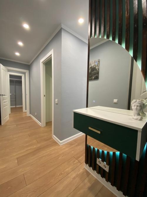 Подписчик просит оценить его ремонт с изумрудными акцентами. 01