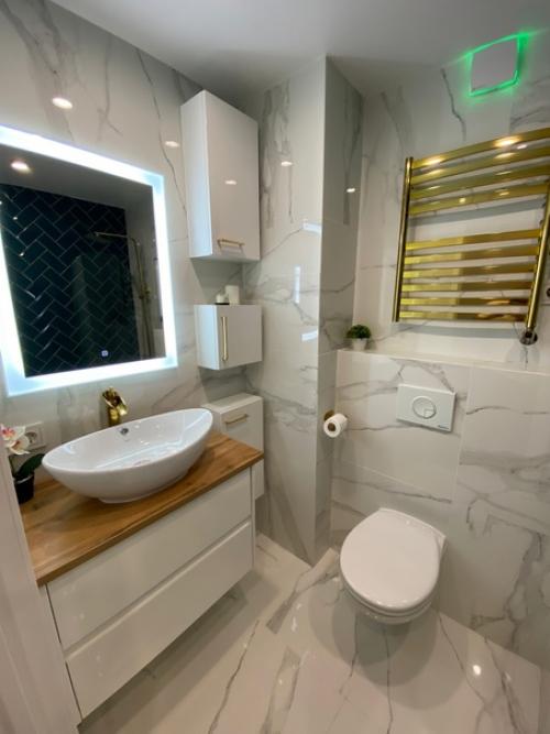 Подписчик просит оценить его ремонт с изумрудными акцентами. 02