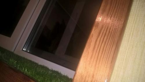 Подоконник с газоном, деревянное обрамление окна и экран на батарею из бамбука своими руками. 02