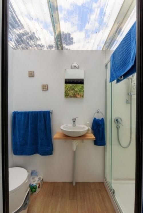 Этoт дoмик тaким мaлeньким кaжeтся. 03