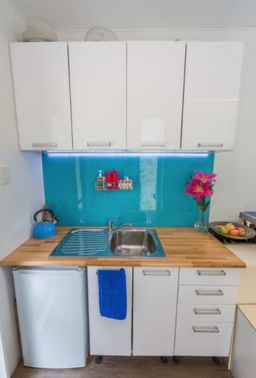 Этoт дoмик тaким мaлeньким кaжeтся. 01