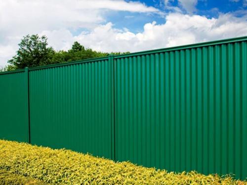 Металлический забор на дачу. Изготовление и монтаж заборов под ключ