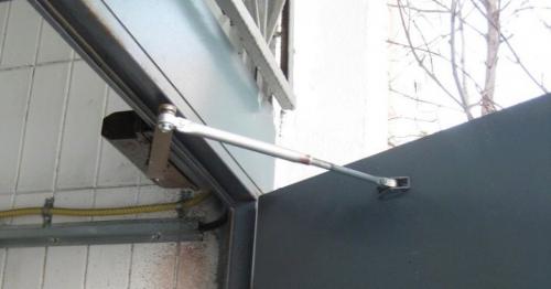 Установка доводчика на пластиковую дверь своими руками. Монтаж 03