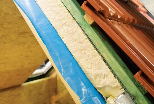 Потолок в деревянном доме своими руками. Особенности перекрытия деревянной постройки