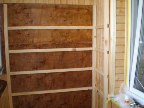 Шкаф в нише своими руками из вагонки. Как сделать шкаф на балкон из вагонки: подробная инструкция