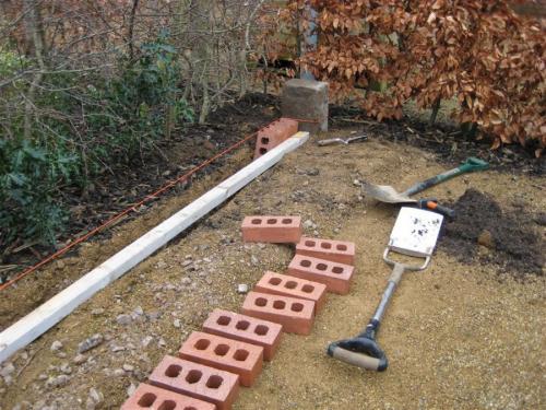 Клумбы своими руками из кирпича. Клумбы из кирпича —, как красиво сложить своими руками? 115 фото и советы дизайнеров