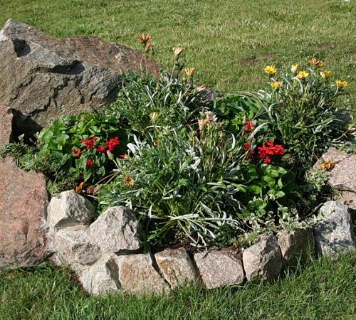 Клумбы из кирпича - красивое решение. Как сделать клумбу из кирпичей: выбор места для клумбы