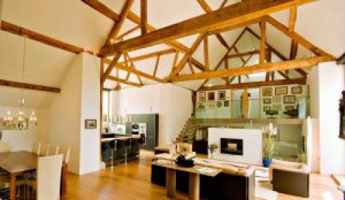 Вертикальные балки в интерьере. Потолочные фальш-балки: декор и особенности установки