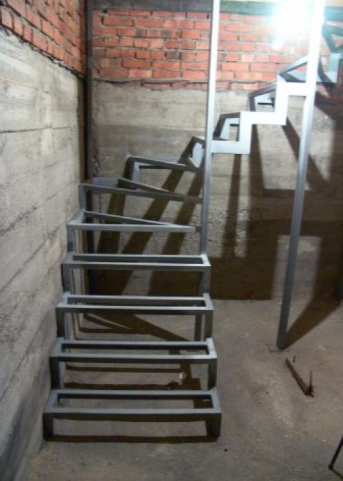 Металлическая лестница для крыльца своими руками. Особенности изделия 05