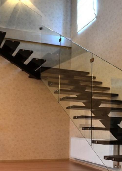 Металлическая лестница для крыльца своими руками. Особенности изделия 06