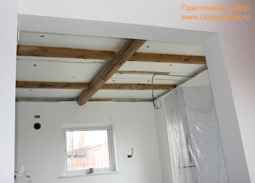Обход балки натяжным потолком