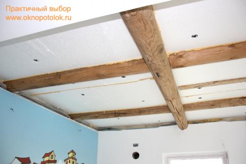 Обход балки натяжным потолком