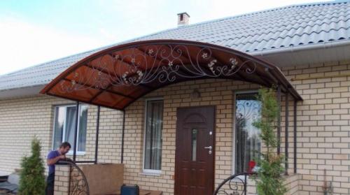 Навес над крыльцом. Как сделать навес над крыльцом частного дома?