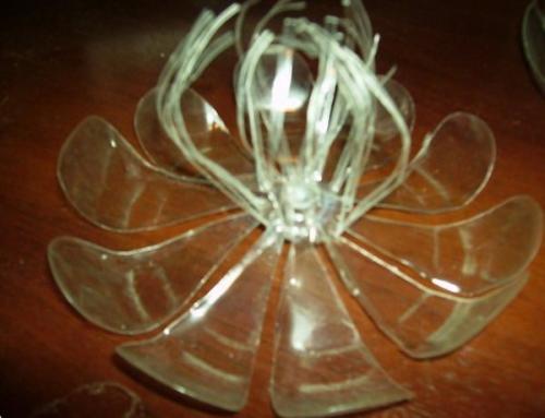 Цветы из пластиковых бутылок пошаговая инструкция. Как сделать цветы из пластиковых бутылок? 4 мастер-класса с фото