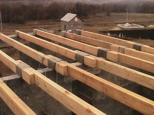 Расчет балок перекрытия каркасного дома. Деревянные балки перекрытия -  размеры и нагрузки