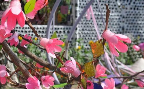 Цветы из пластиковых бутылок пошаговая инструкция. Как сделать цветы из пластиковых бутылок? 4 мастер-класса с фото