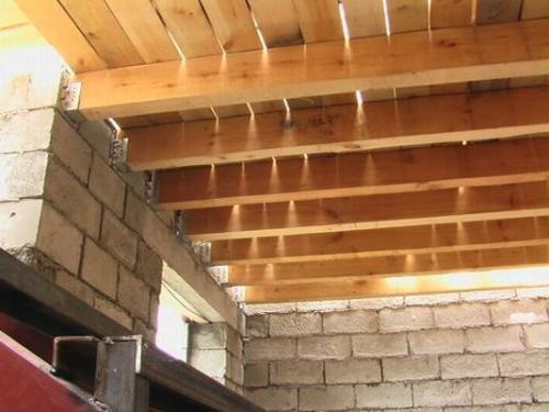 Расчет балок перекрытия каркасного дома. Деревянные балки перекрытия -  размеры и нагрузки