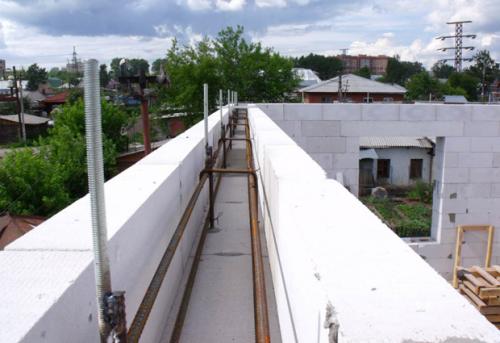 Установка шпилек под мауэрлат. Первый способ – установка шпилек