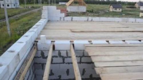 Строим второй этаж в частном доме своими руками. Виды лестниц на второй этаж в частном доме 05