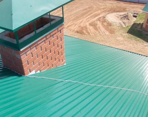 Пленка под профнастил на крышу. Особенности выбора