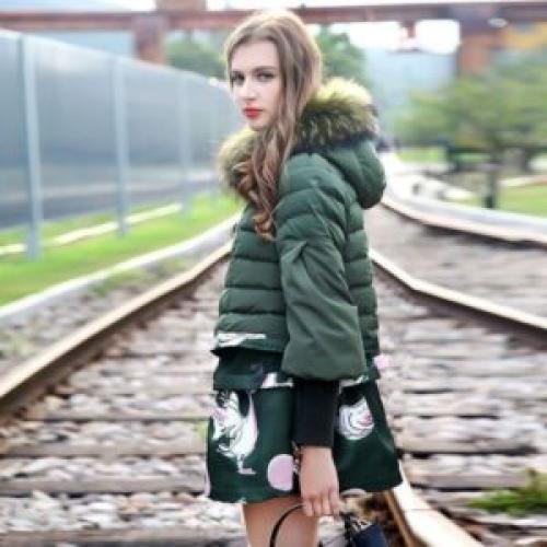 Пуховик болотного цвета с чем носить. С чем носить зеленый пуховик