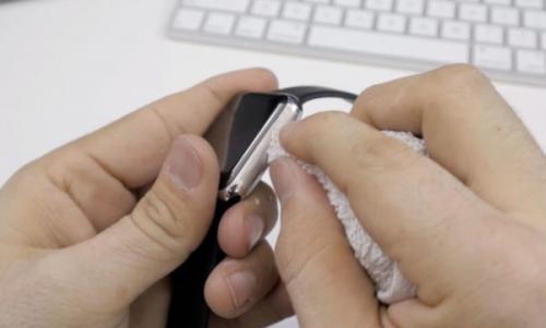 Как убрать царапины со стекла Apple watch. Как избавиться от царапин на корпусе и дисплее Apple Watch?