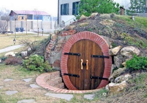 Стоит ли строить Подвал в доме. Что лучше построить: погреб под домом или отдельно