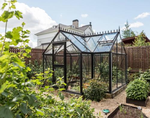 Как украсить теплицу из поликарбоната. Из чего сделана теплица? Что выбрать?