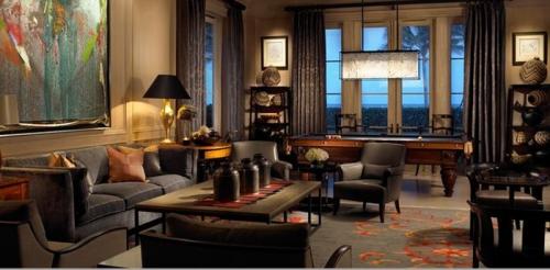 20 темных гостиных в современном стиле 03