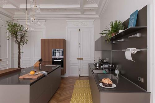 Квартира с витражным окном в Париже 04