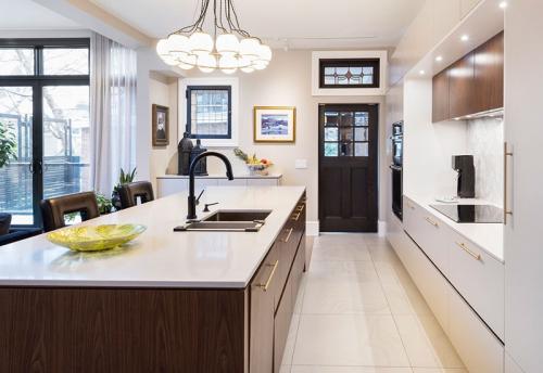 Уютный современный дом в Канаде 04